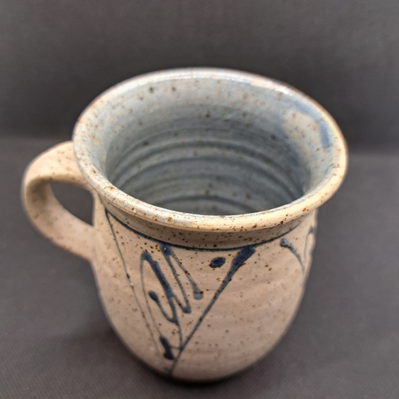 Blue and earth tone Pottery mug - Picture 4 of 4